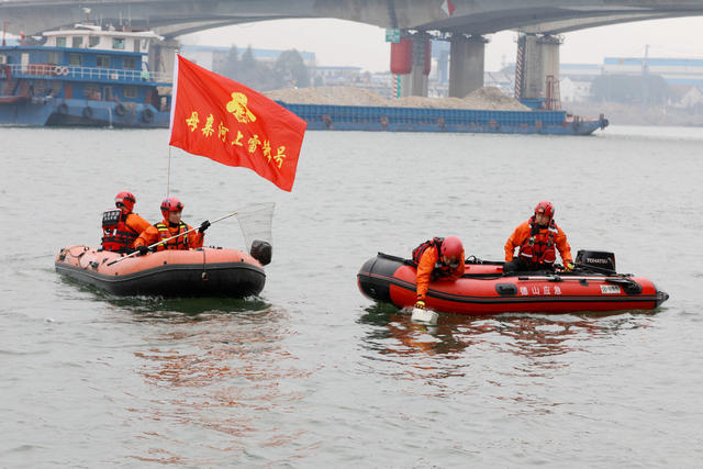 母亲河 雷锋传人 3·5”学雷锋 志愿服务 大自然 天更蓝 水更净