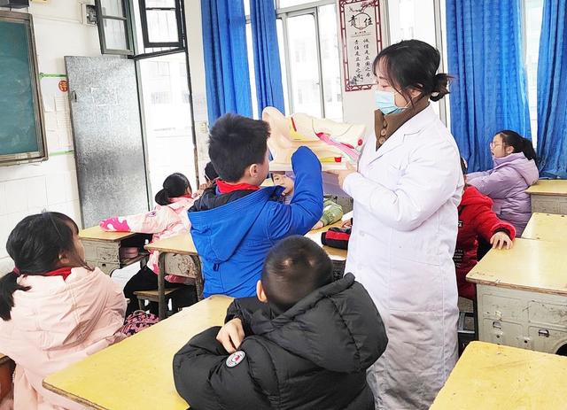 爱耳护耳 从小做起