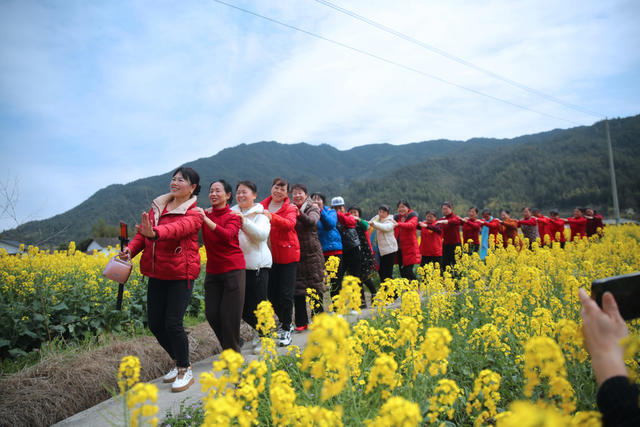 湖南桂东 “春牛” 客 文旅 油菜花 农耕雕塑