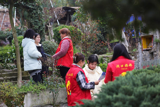 志愿者 春天里 春耕生产