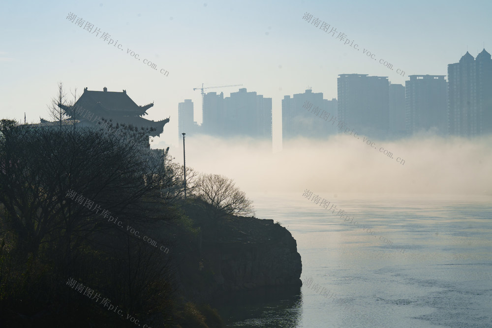 湘江晨雾 水墨丹青画卷