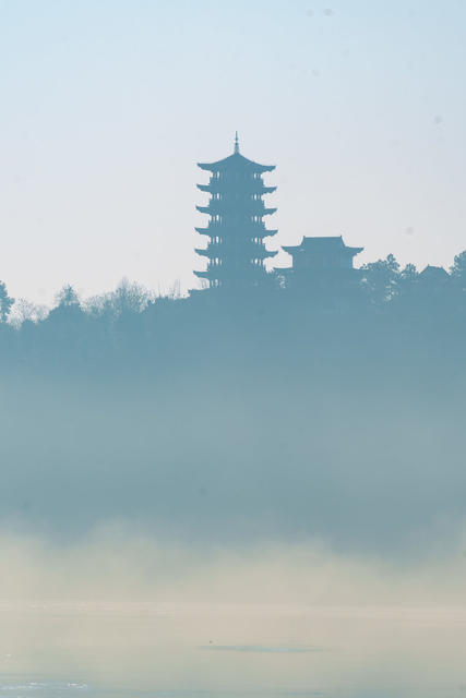 湘江晨雾 水墨丹青画卷