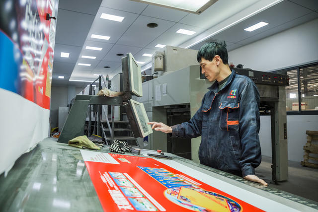 工人  印刷  包装  纸箱  工作  车间