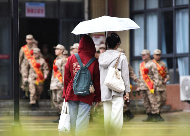 嘉禾：欢送新兵光荣入伍