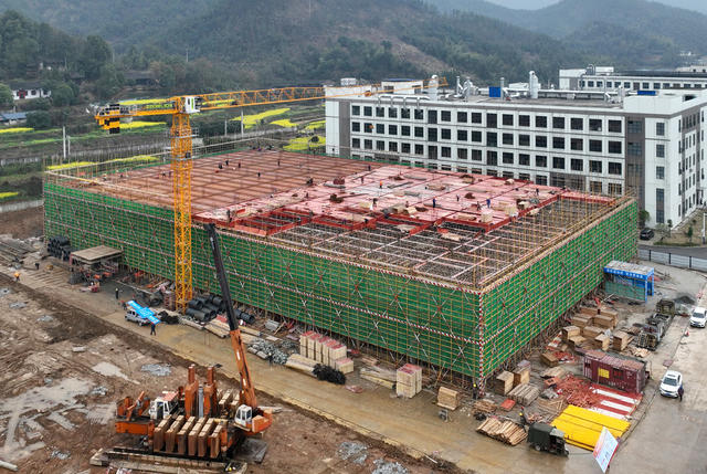  工业园区建设忙