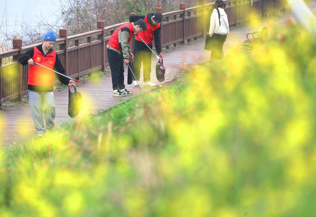 世界水日 志愿者 保护母亲河 净滩护水