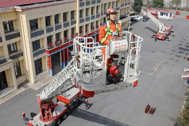 53米云梯车 练技能 灭为救援