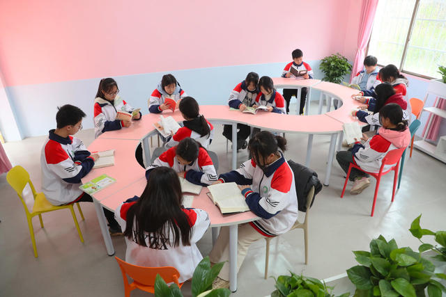 爱心  捐赠  图书室  阅读  书籍