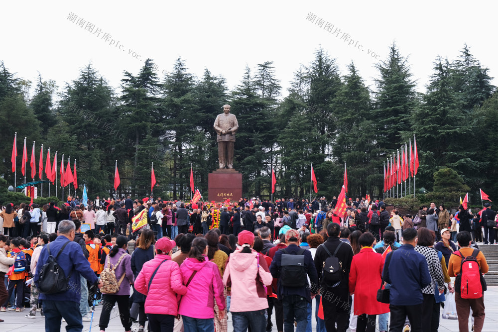 韶山，红色旅游火热，毛泽东铜像广场