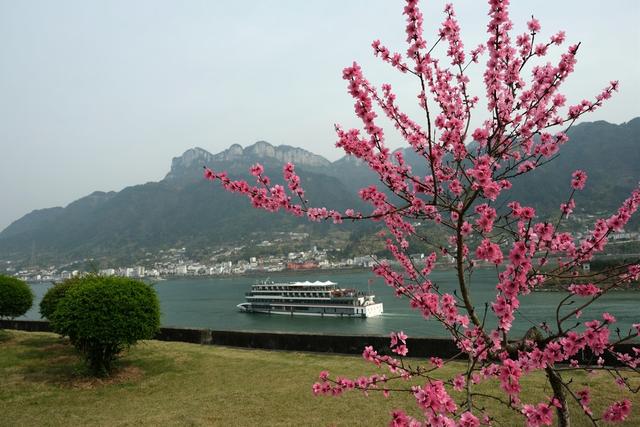 宜昌，花开三峡，景如画