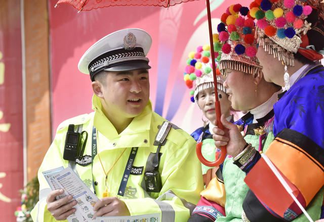 江华：交通安全暖民心