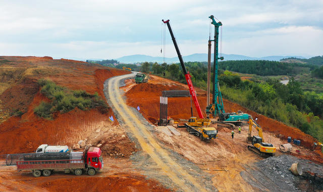 高速  建设  施工  桂新高速