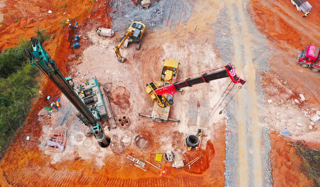 高速  建设  施工  桂新高速