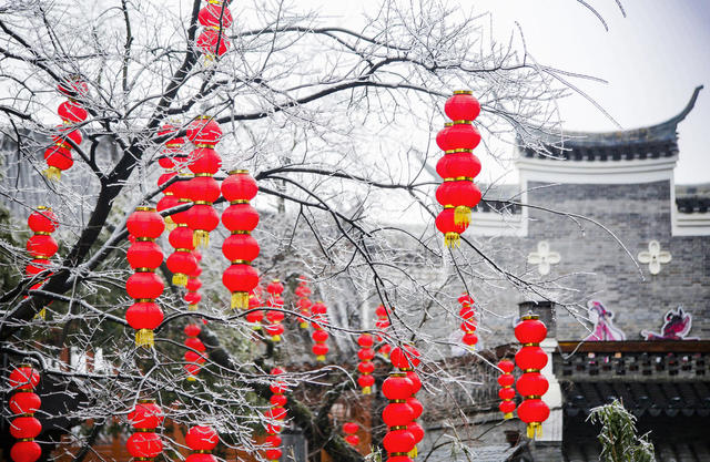 湖南  郴州市  苏仙区  郴州长卷 
 文旅街  冰雪  冰挂  红灯笼  黄建华