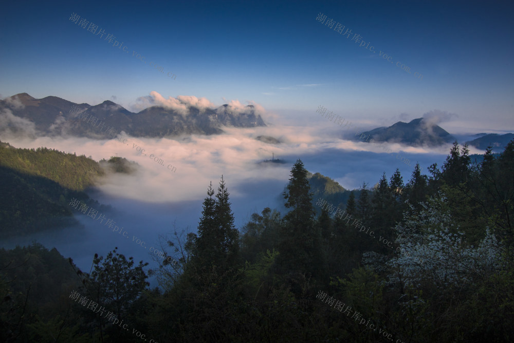 湖南 湘西 龙山 云雾 山峰 仙境