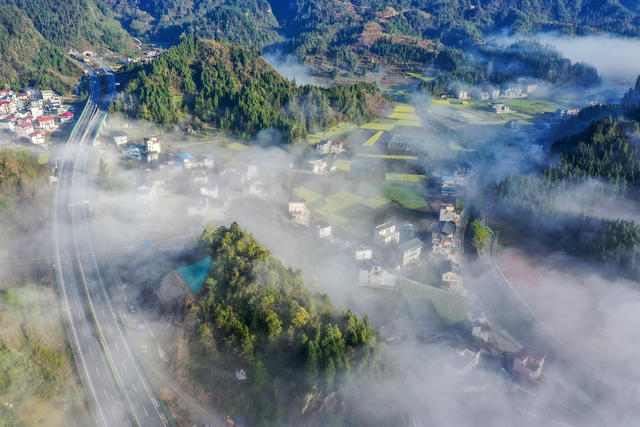 湖南 湘西 龙山 云雾 山村 风光