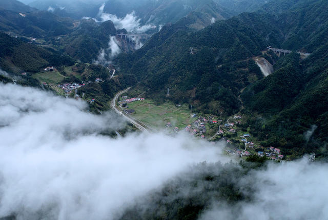 湖南炎陵 山区 小村 画 红星桥村 洣水河