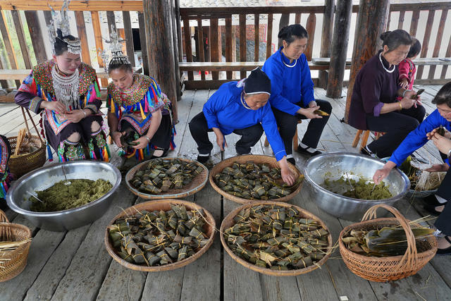 侗族  民俗  清明节 甜藤粑