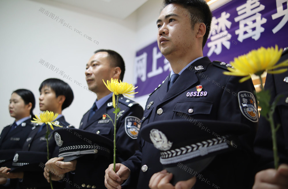 清明节 云祭奠 民警 