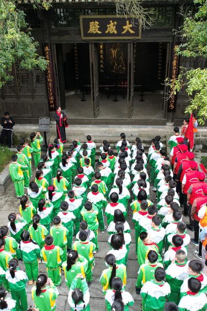 吉首 大学 清明  红色基因 纸鸢 足迹 诗韵 传统 文化