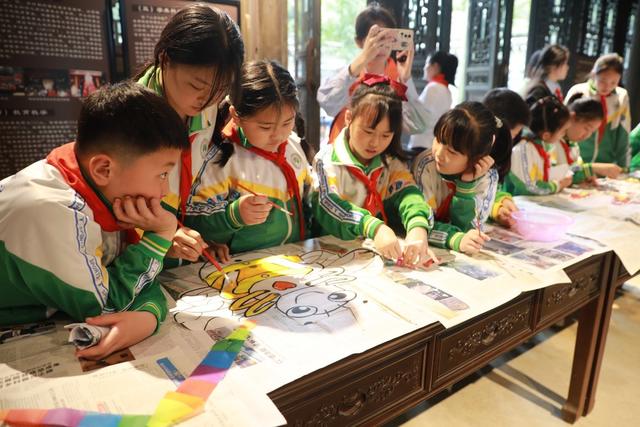 吉首 大学 清明  红色基因 纸鸢 足迹 诗韵 传统 文化