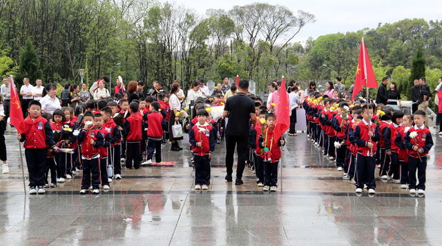 学生口清明口祭口英烈