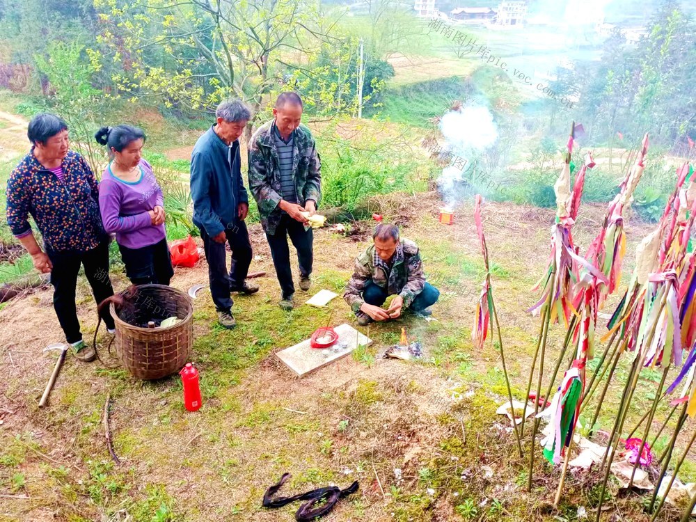 扫墓  发兴  深冲