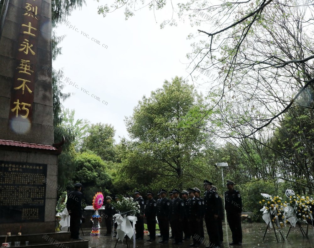   祭英烈       铸警魂