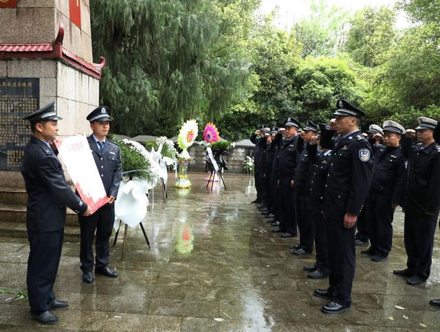   祭英烈       铸警魂