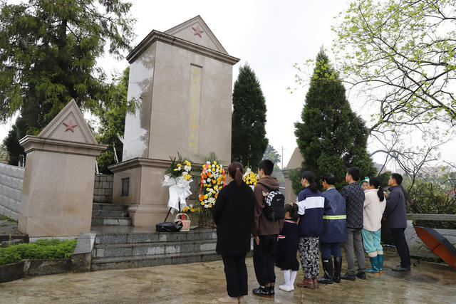 李传荣 郑国辉 烈士 守护 