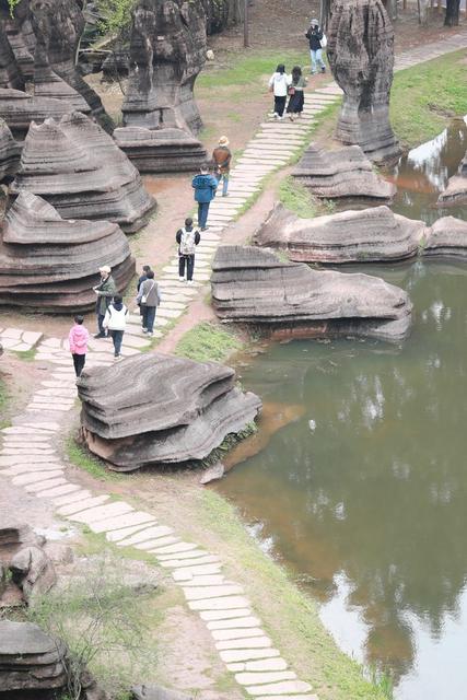 湘西 世界 地质公园 游客 赏景 快乐 假期 清明 红石林 景区 古丈 拍照 留念