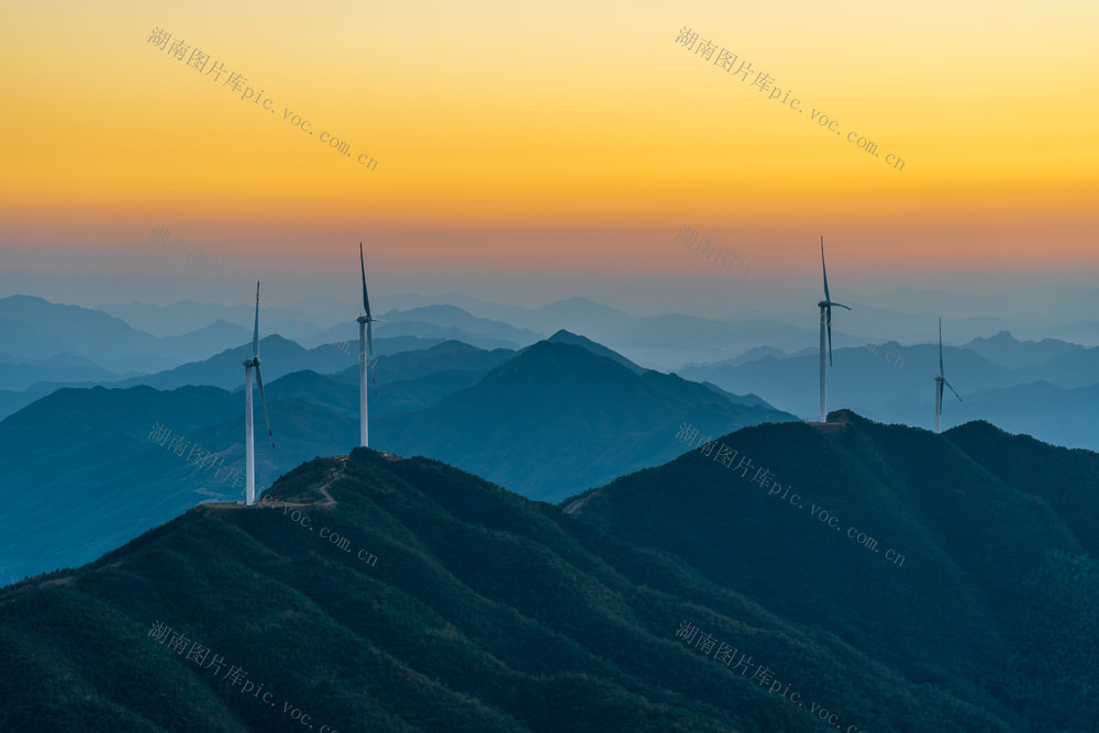 风光 风景 自然风光 晚霞 山川 山脉 山峰 山顶 背景 壁纸 风电场 风力发电 旅行 旅游 户外 高山 天空 自然 风力发电站 风力 风轮机 替代能源 能源 风车 地形