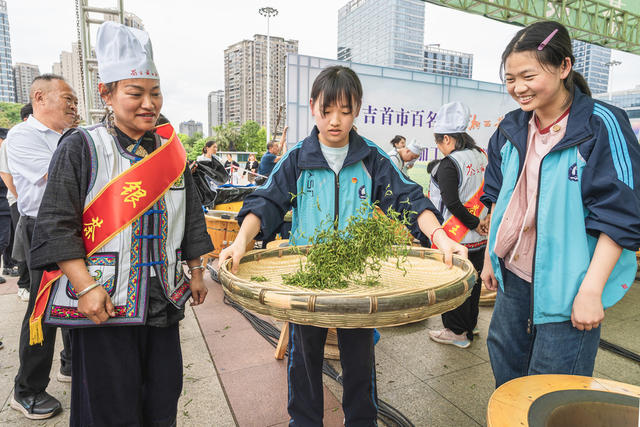 “百名学生湘西黄金茶加工工艺非遗传承培训”  抓制茶传承、强绿茶产业