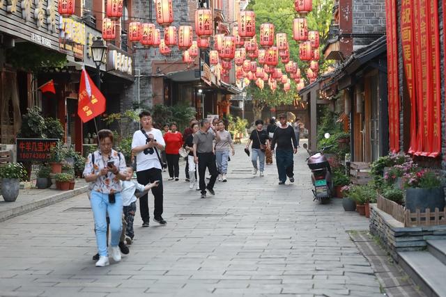 春天 土家族 湘西 苗族 游客 乾州 赏景 民俗 吉首 风情 周末 快乐