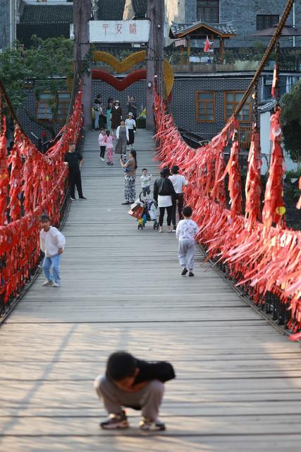春天 土家族 湘西 苗族 游客 乾州 赏景 民俗 吉首 风情 周末 快乐