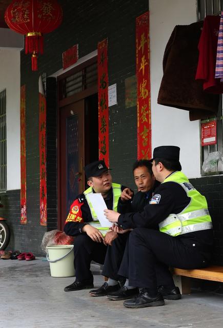 怀化铁警加强“五一”节前安全保卫