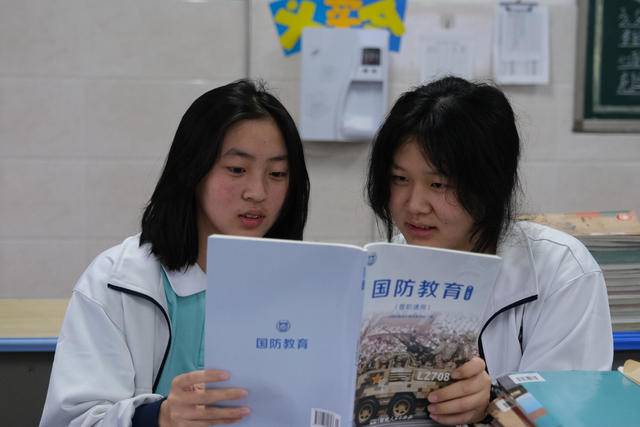 红色基因。滋养师生，东江中学，立德树人