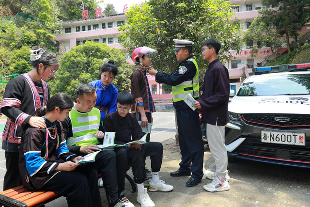 交通安全 校园 交警宣传 学会 知危险 会避险