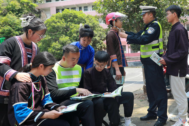 交通安全 校园 交警宣传 学会 知危险 会避险