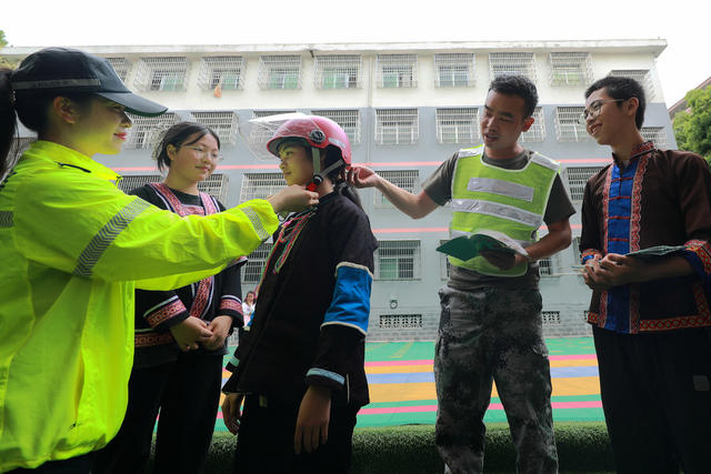 交通安全 校园 交警宣传 学会 知危险 会避险