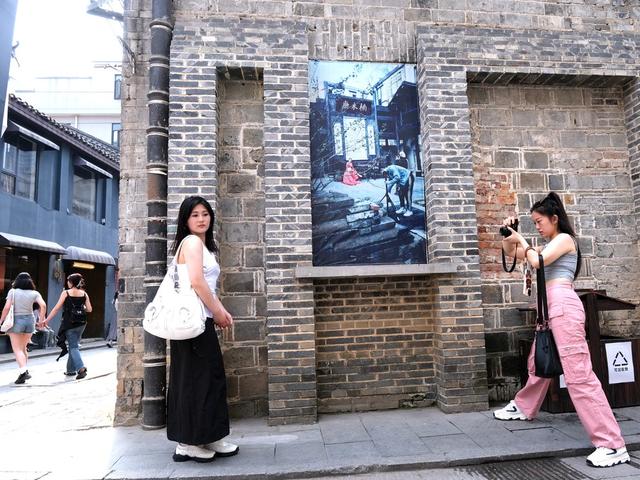 五一临近，旅游升温，潮宗街