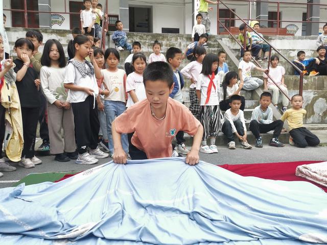 内务比赛   叠被子大赛  生活技能提升