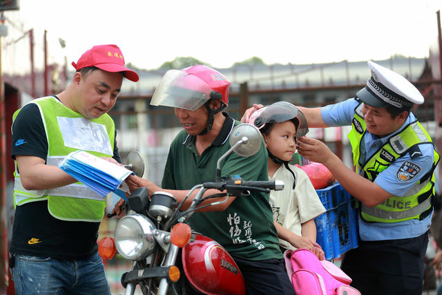 道路交通 安全普法 法润平安 文明相伴 筑牢防线

