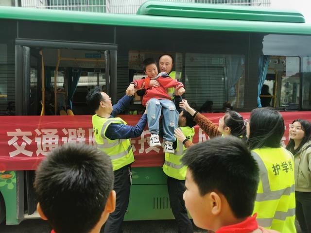 交通安全  道路安全  交通应急演练