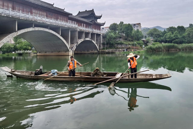 相思湖畔清漂忙