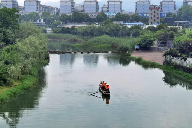 相思湖畔清漂忙