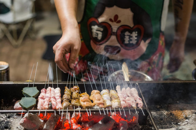 夜市  夜晚  美食  饺子  生蚝  烤肠  粽子  鸡爪  烧烤