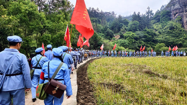 重走长征路
祭奠红军英烈