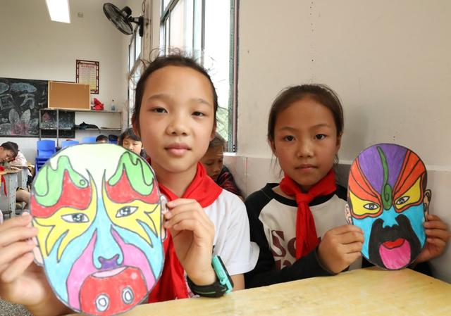 绘制戏曲脸谱   弘扬国粹文化 
 