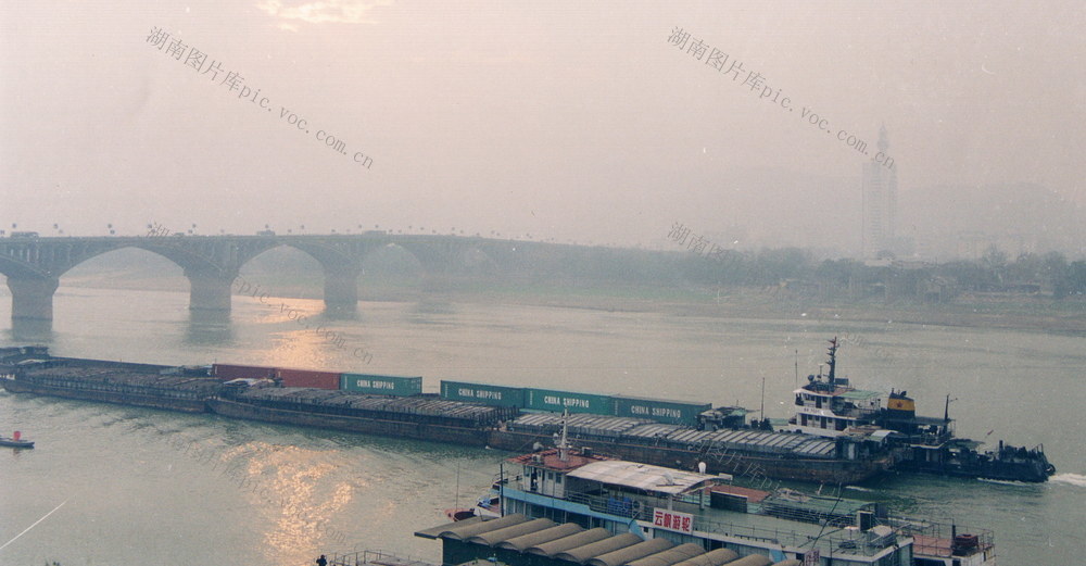 湘江一桥 湘江大桥 货轮
